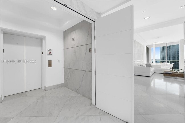 Building Photo - 4100 Island Blvd