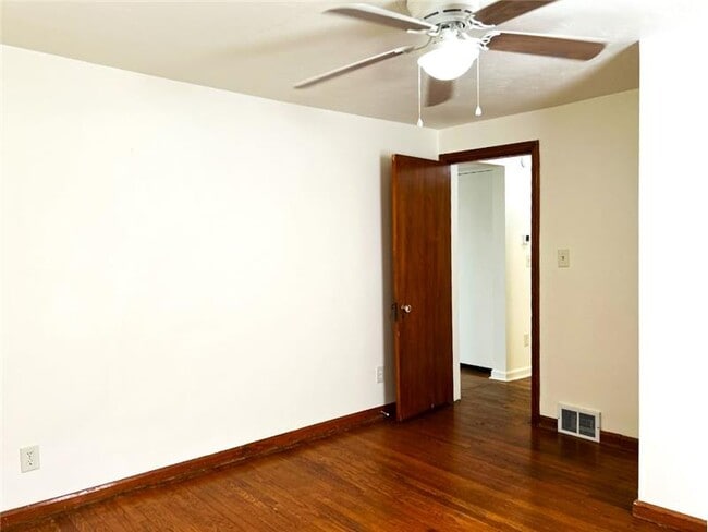 Building Photo - 137 Mahan Ln