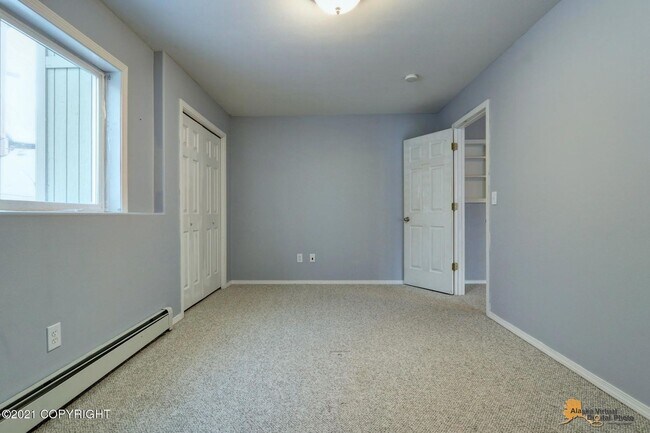Building Photo - BEAUTIFUL, FULLY UPDATED SINGLE FAMILY HOM...