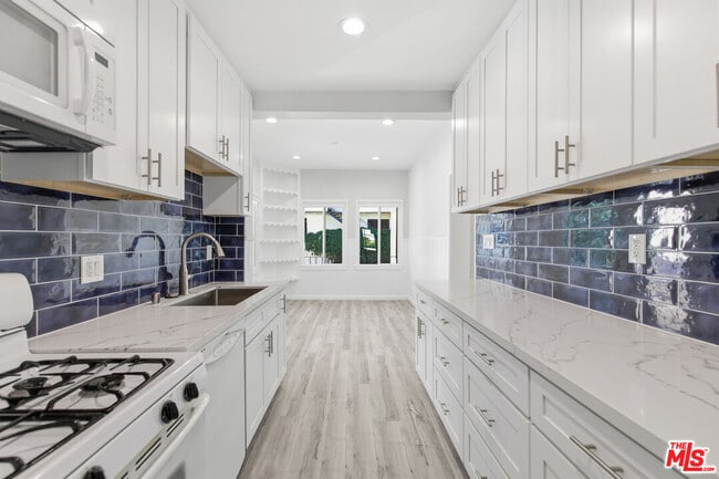 Building Photo - 6314 Primrose Ave