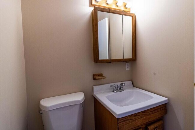 Building Photo - 732 Old Riverside Rd