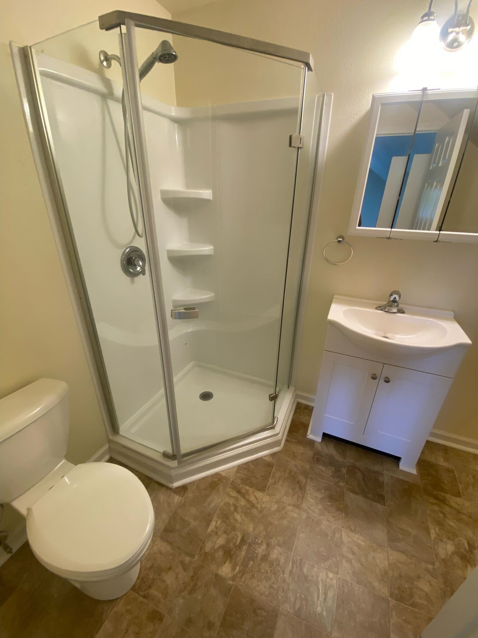 2nd Floor Master Bathroom - 1106 Acorn Dr