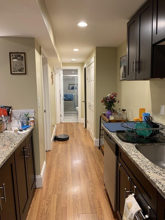 Building Photo - 404 Centre St