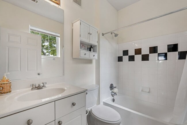 Building Photo - Stylish 3-Level Condo with Garage in Prime...