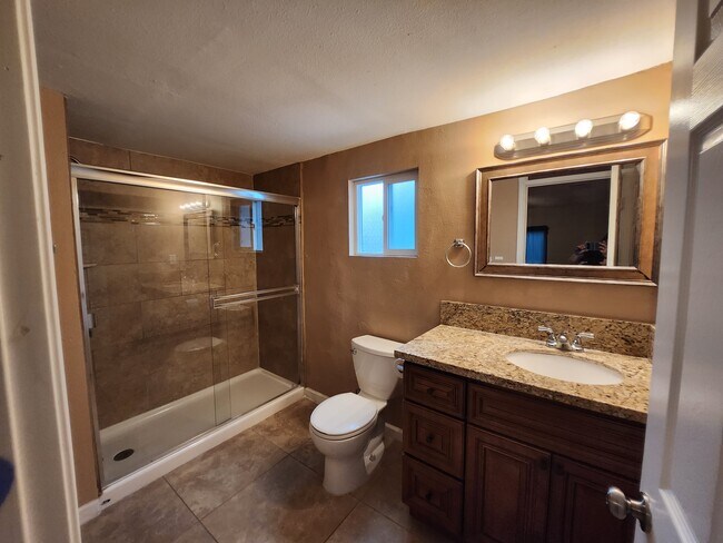 Bathroom - 1100 N Maple St