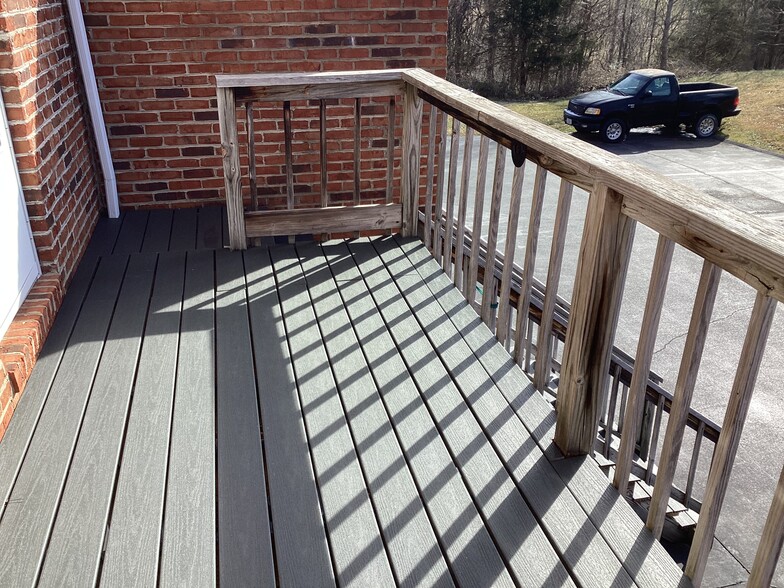 Deck - 118 Lori Ann Dr