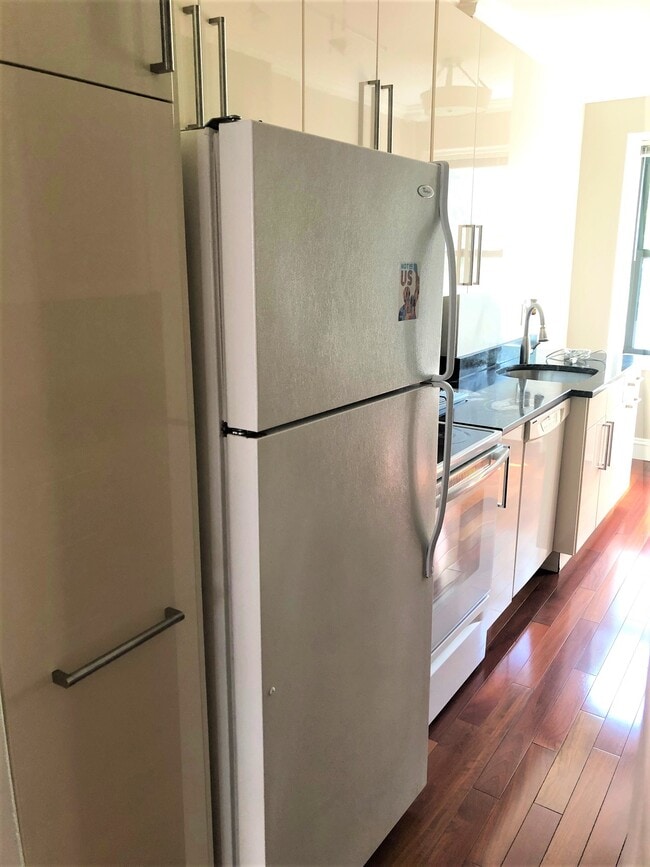 Building Photo - 145 Englewood Ave