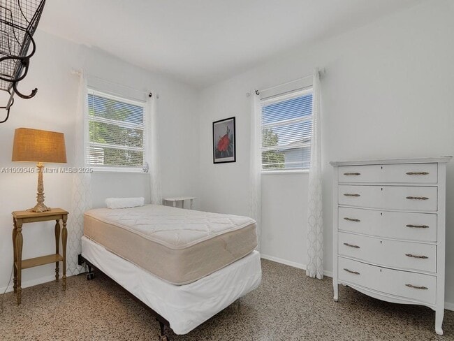 Building Photo - 1650 5th Ave