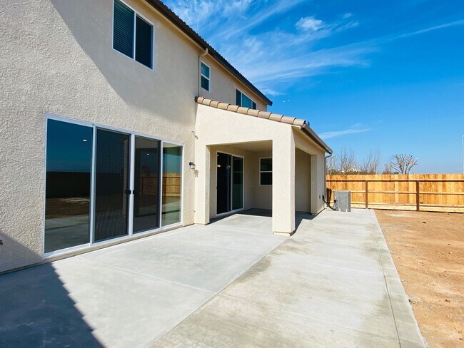 Building Photo - COMING SOON! $2,750 Ashlan & Highland, 4 B...