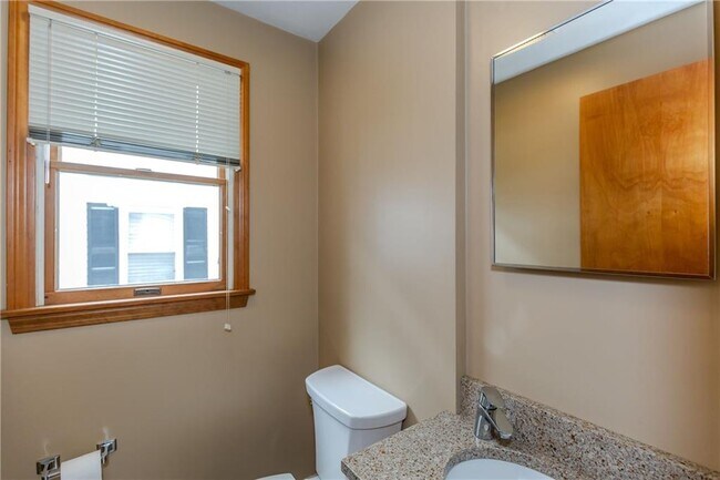 Building Photo - 53 Hazael St