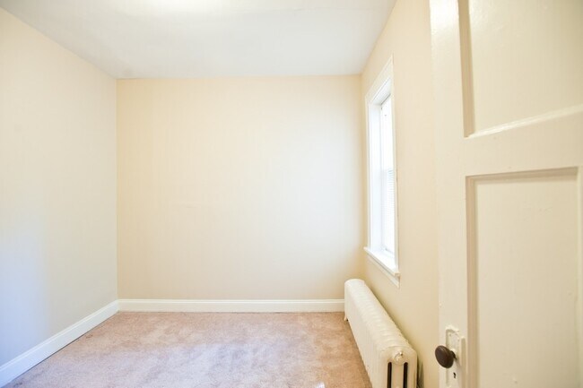 Building Photo - 1603 N Van Buren St