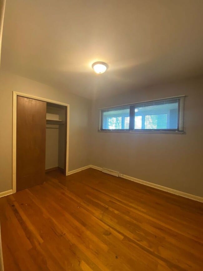 Building Photo - $1,600 | 3 Bedroom, 1 Bathroom House | No ...