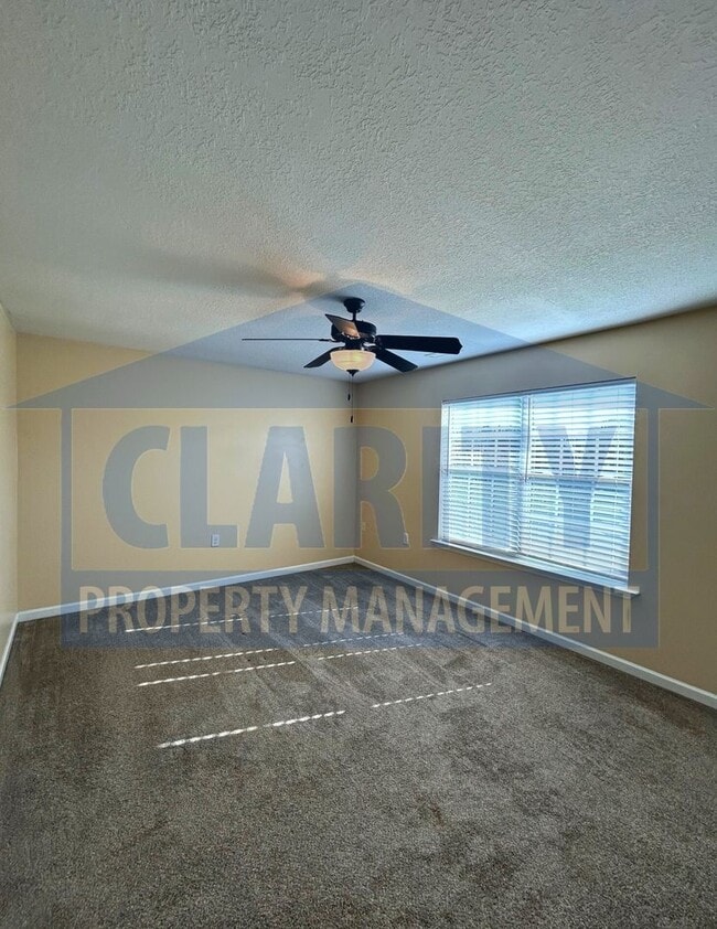 Building Photo - Two bedroom townhome in North Cleveland