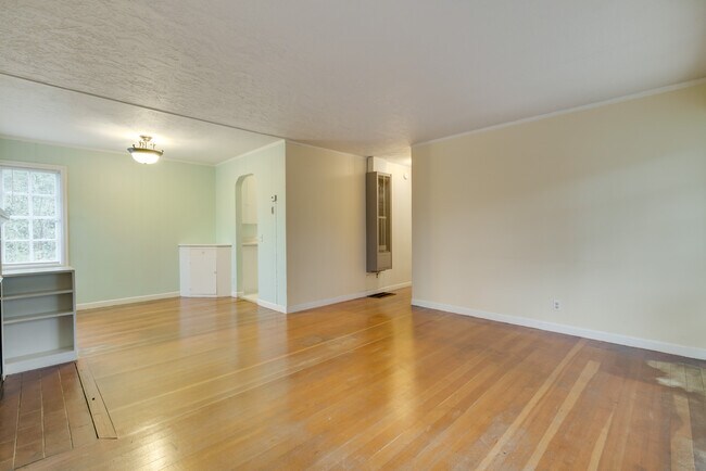 Building Photo - 4650 NE 112th Ave