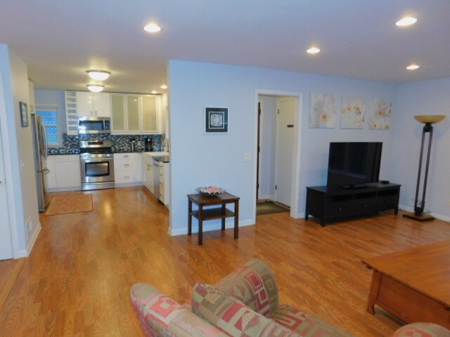 Building Photo - 819 Kenwood Pkwy