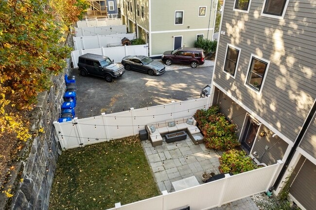 Building Photo - 50 Robey St
