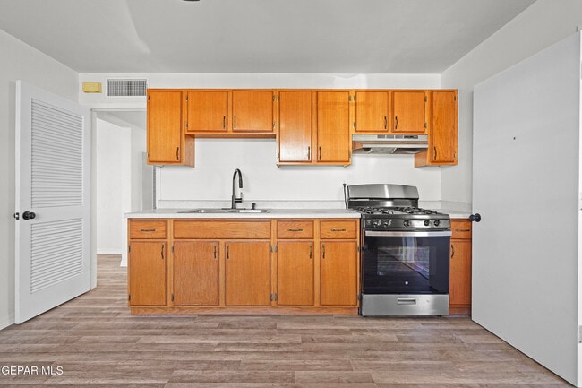 Building Photo - 5017 Sierra Madre Dr