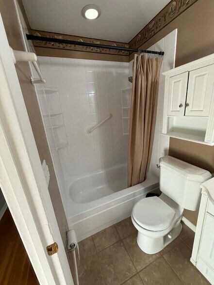 Building Photo - 1730 N Ridge Ave