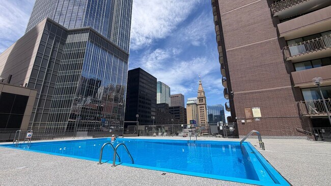 Building Photo - 35th Floor Downtown Denver Condo | 1 Bed | Private Balcony | Mountain Views