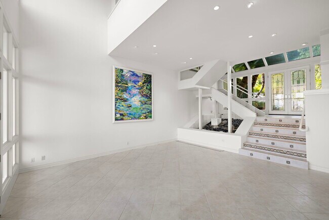 Building Photo - 31 St Tropez