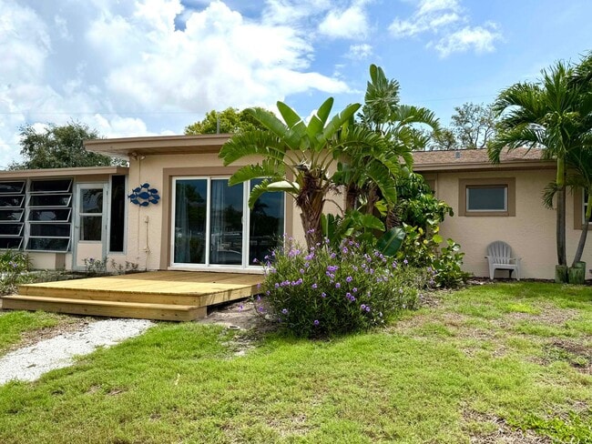 Building Photo - Waterfront Home for Rent – 2BR/2.5BA + Doc...