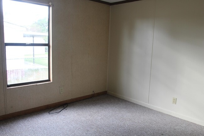 Building Photo - 609 Sapling Ln