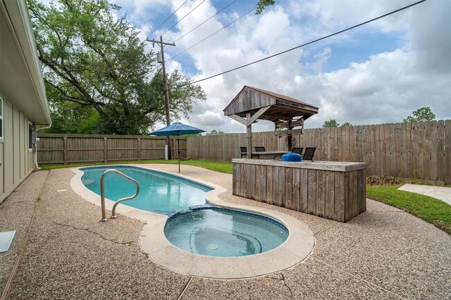 Building Photo - 217 Glen Haven Dr