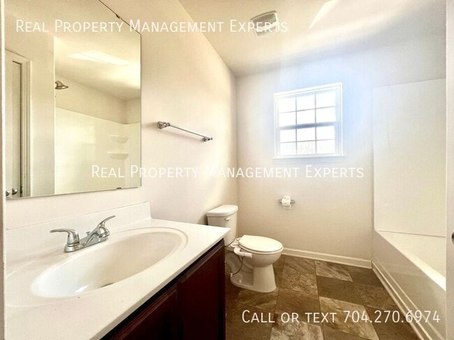 Building Photo - 1840 Juniper Dr