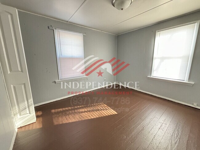 Building Photo - 517 Mertland Ave