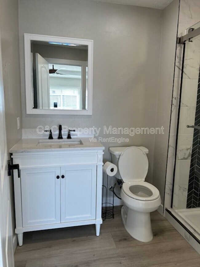 Building Photo - 1519 W 22nd Pl