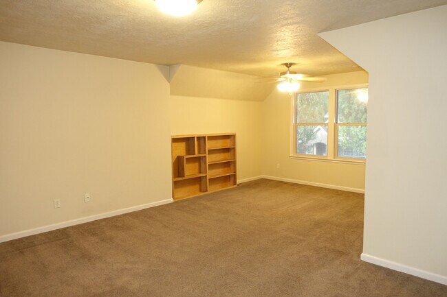 Building Photo - Beautiful Craftsman Style Home