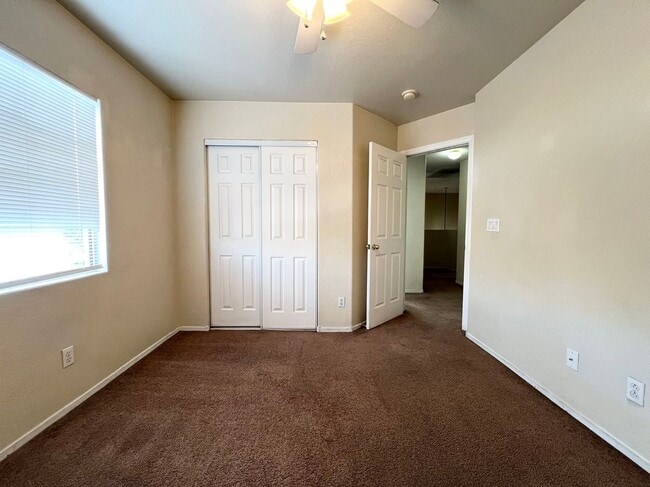 Building Photo - Beautiful 2 story single family house