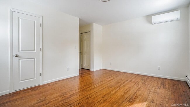 Building Photo - 100 E Sunnyside Ln