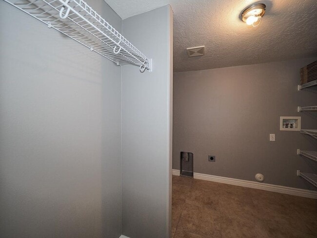 Building Photo - Beautiful Daybreak Condo
