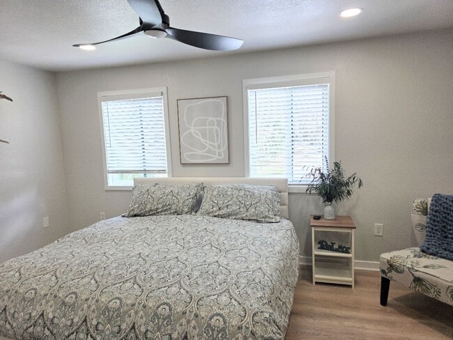 Building Photo - 65 Beach Ln