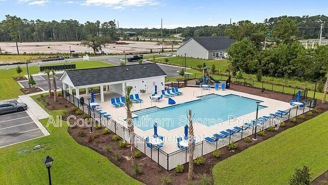 Building Photo - 136 Talladega Dr