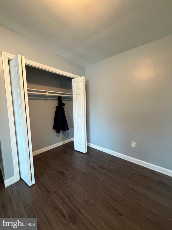 Building Photo - 924 7th St