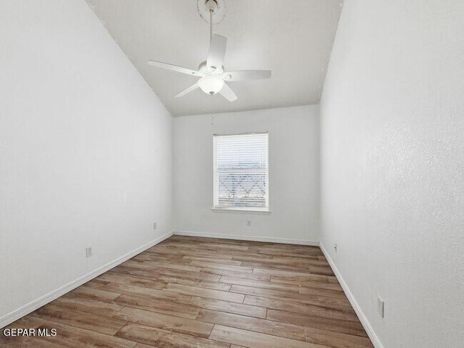 Building Photo - 10888 Loma Franklin Dr