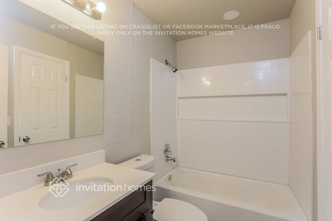Building Photo - 5752 S Perth Pl