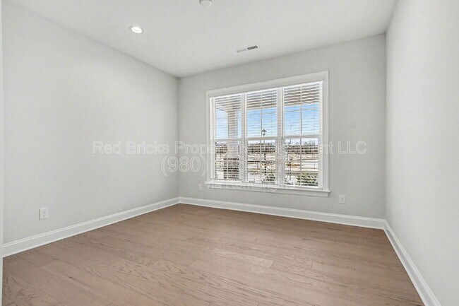 Building Photo - 4611 Tulle Dr