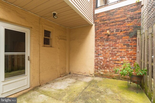 Building Photo - 2719 Folsom St