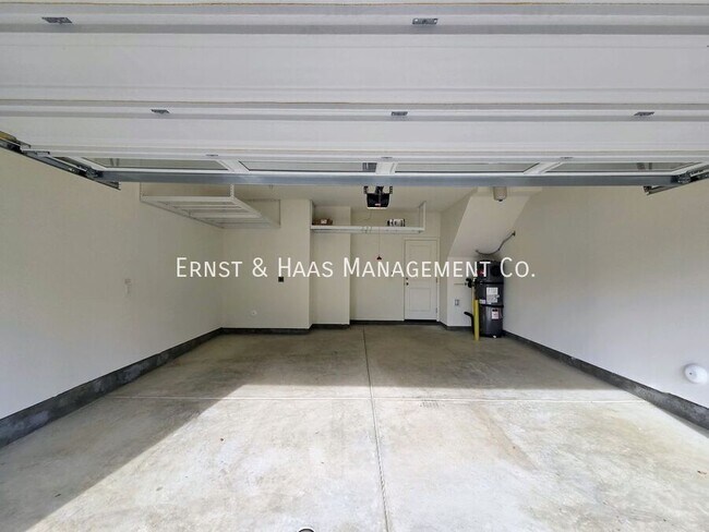 Building Photo - 2420 E Lincoln Ave