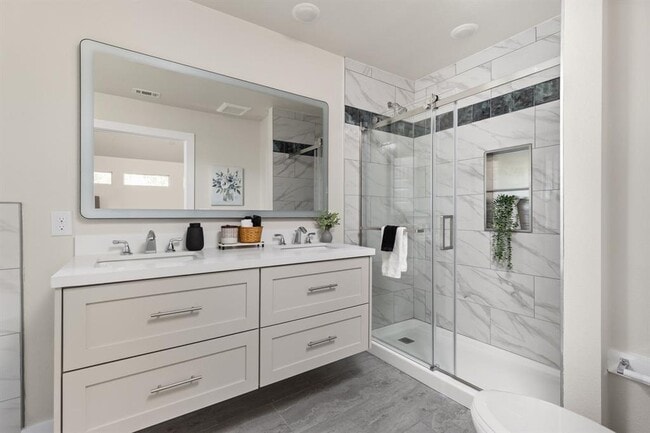 Building Photo - 10101 Woodhaven Dr