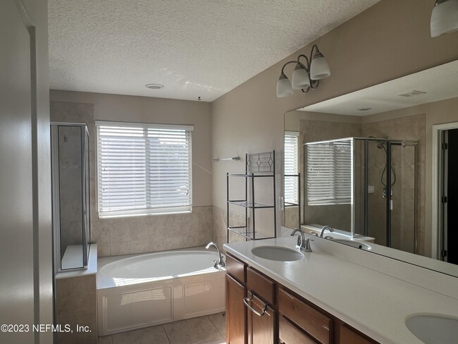 Building Photo - 753 Briar View Dr
