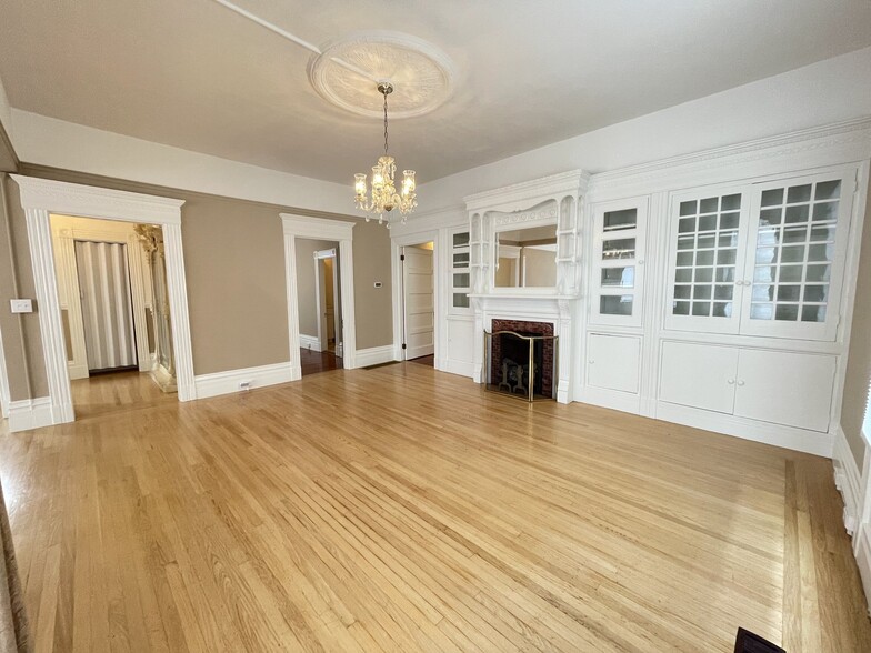 Building Photo - 633 Taylor Ave
