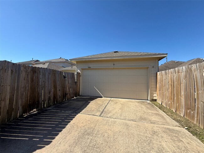 Building Photo - 8206 Malago Point Dr