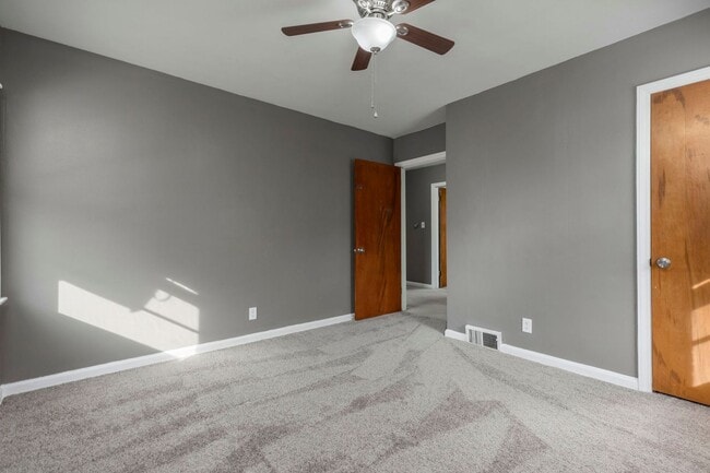 Building Photo - 3706 Chevy Chase Rd