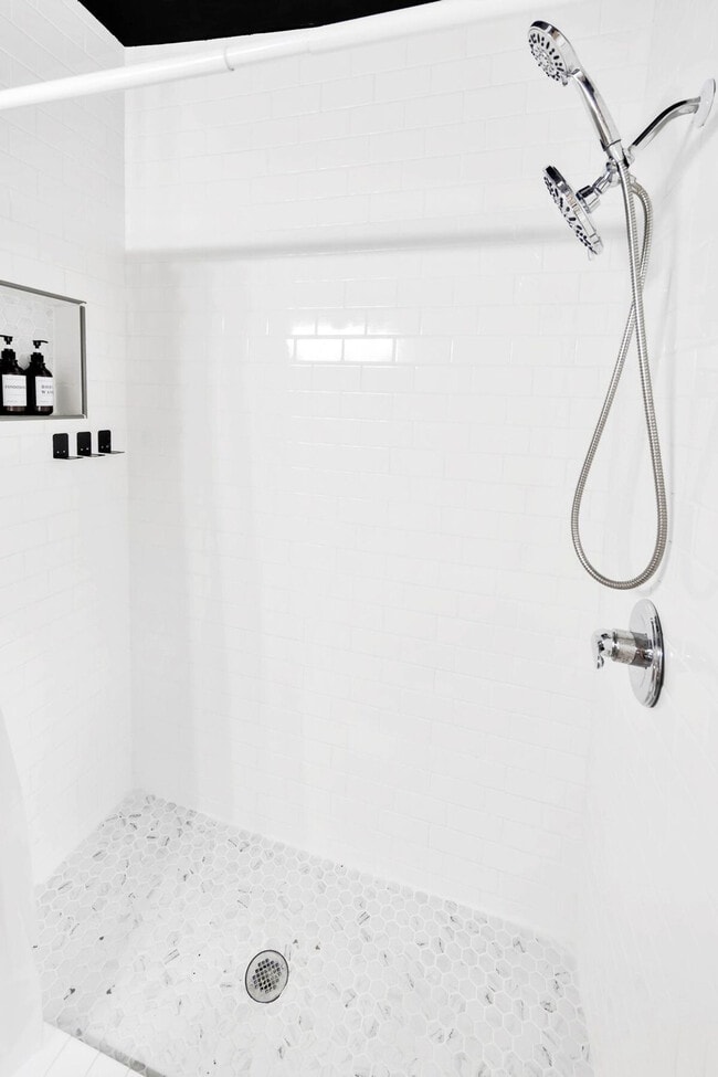 Building Photo - 10755 Clara Ln