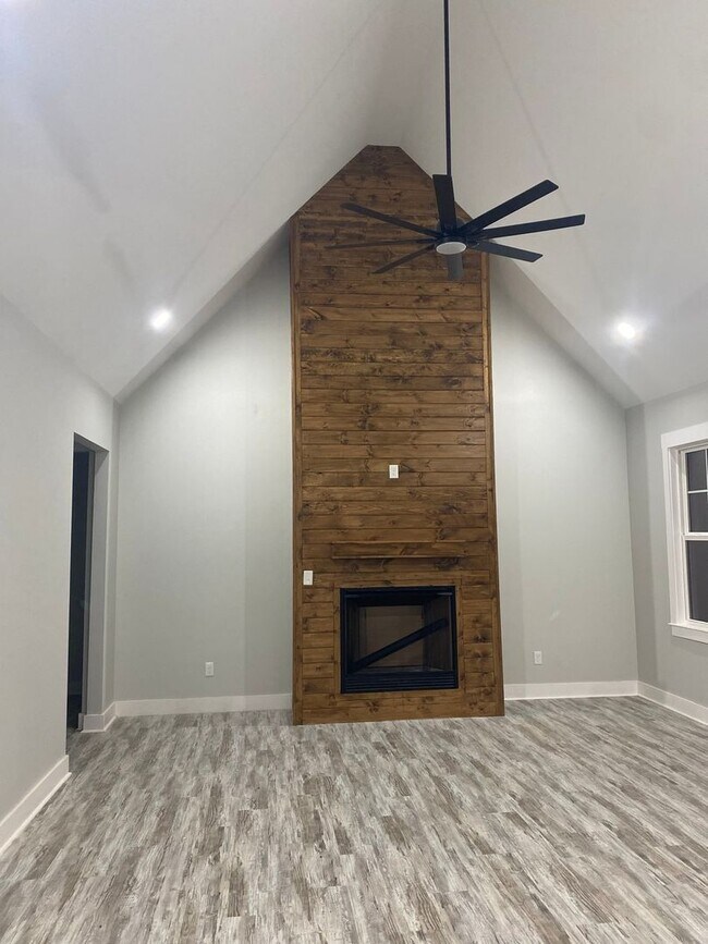 Building Photo - Spacious 5BR House in Easley