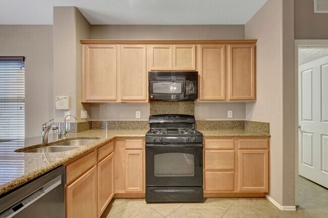 Building Photo - 3 Bedroom in Madeira Canyon!